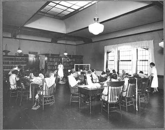 Black and white photo from 1930 of the craft room at the state hospital.